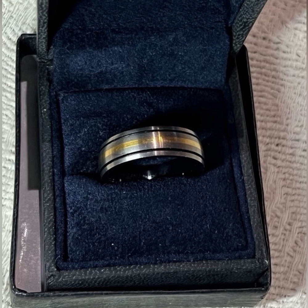 DERCO JEWELRS NIB Mens Titanium and 18kg Wedding Band sz 10 - Picture 2 of 8